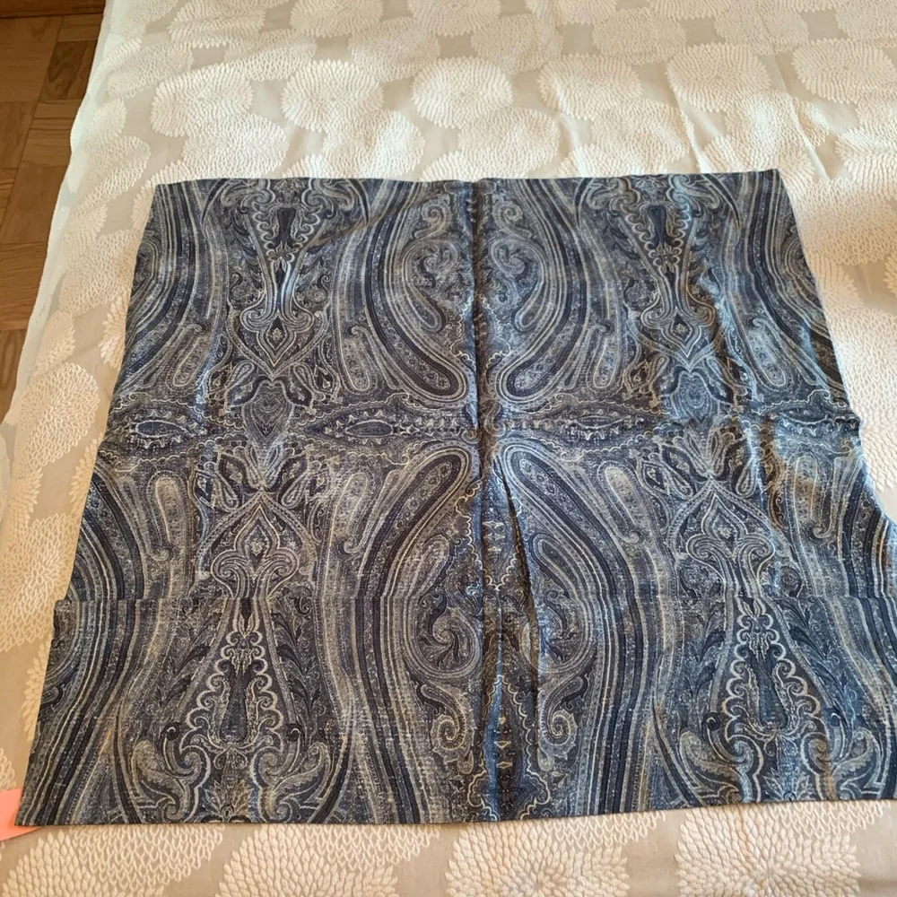 Ralph Lauren home Pair pillow case sham paisley ornaments. Sz Euro 26”c26”